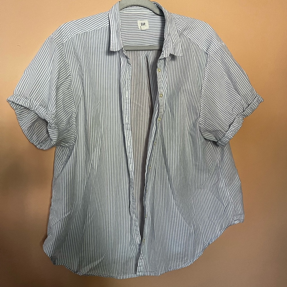 GAP Pinstripe button up short sleeve XL